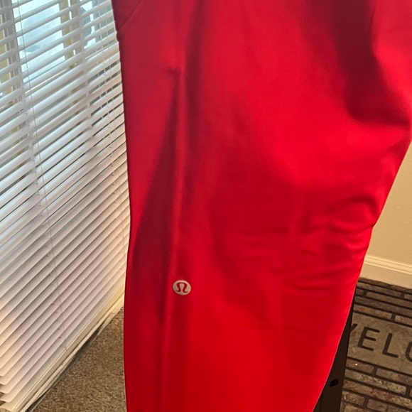 LULULEMON NWT AUTHENTIC FAST FREE WEIGHTLESS NULUX FABRIC RED LEGGINGS - Picture 4 of 16